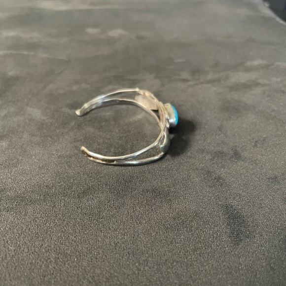 Vintage Sterling Silver Turquoise Cuff - Picture 4 of 7